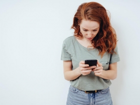 低頭族瘋３Ｃ  每二十分鐘舒緩頸部